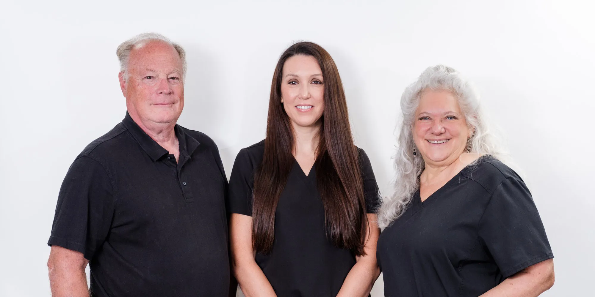 Chiropractor Glasgow KY Carmen Starnes With Staff